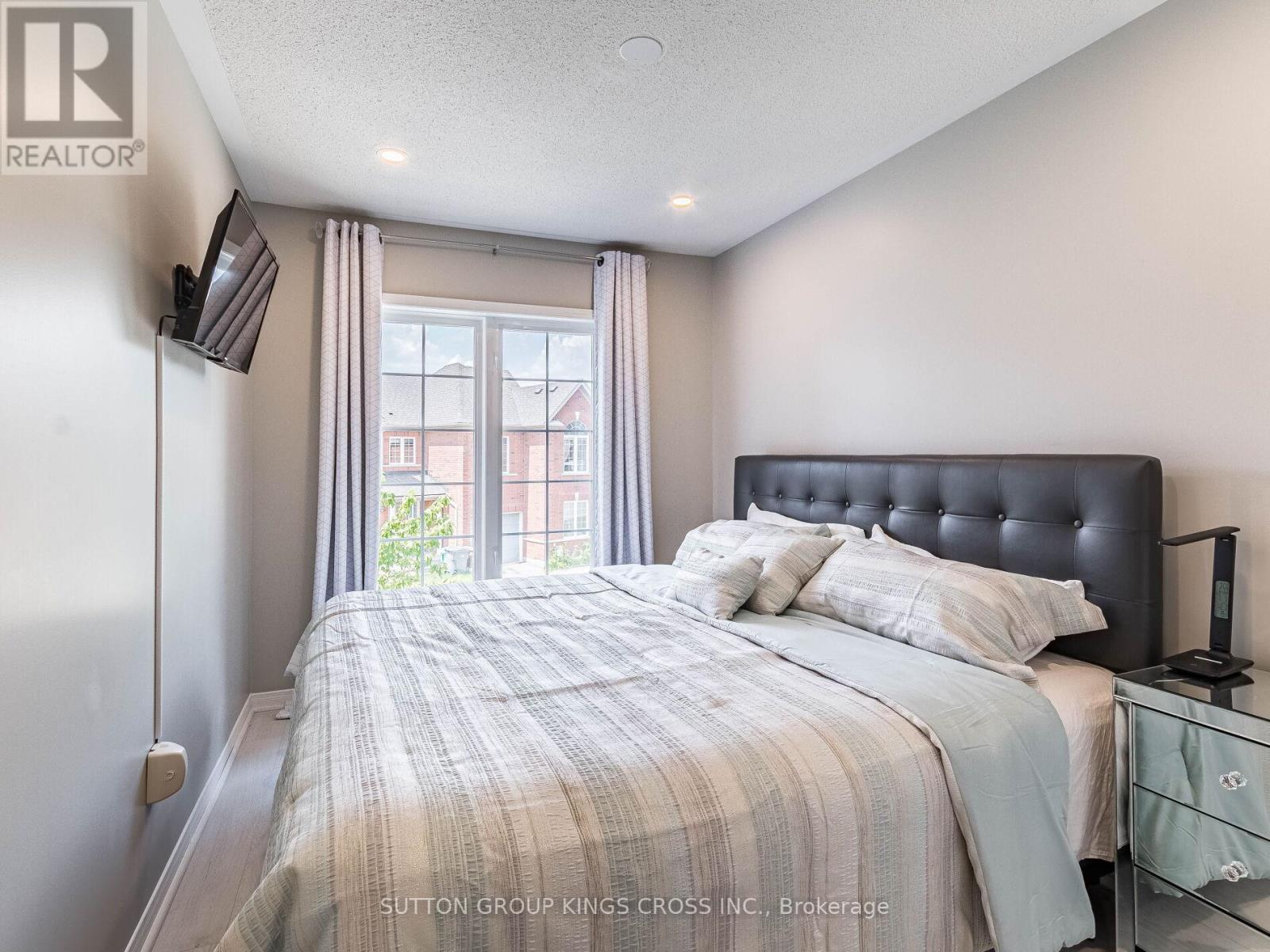 12 - 6399 Spinnaker Circle, Mississauga, ON - Indoor Photo Showing Bedroom