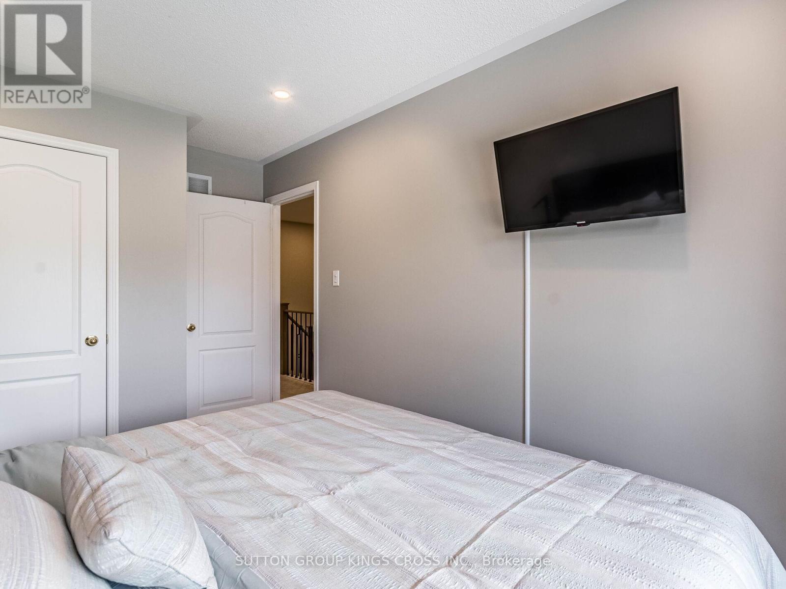 12 - 6399 Spinnaker Circle, Mississauga, ON - Indoor Photo Showing Bedroom