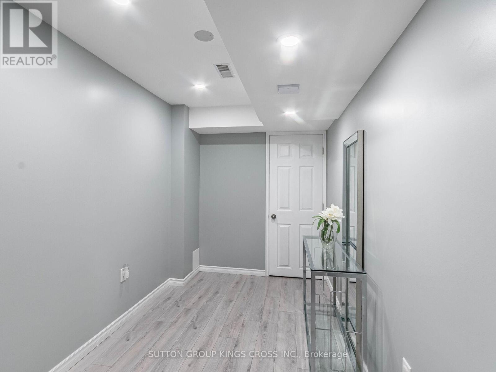 12 - 6399 Spinnaker Circle, Mississauga, ON - Indoor