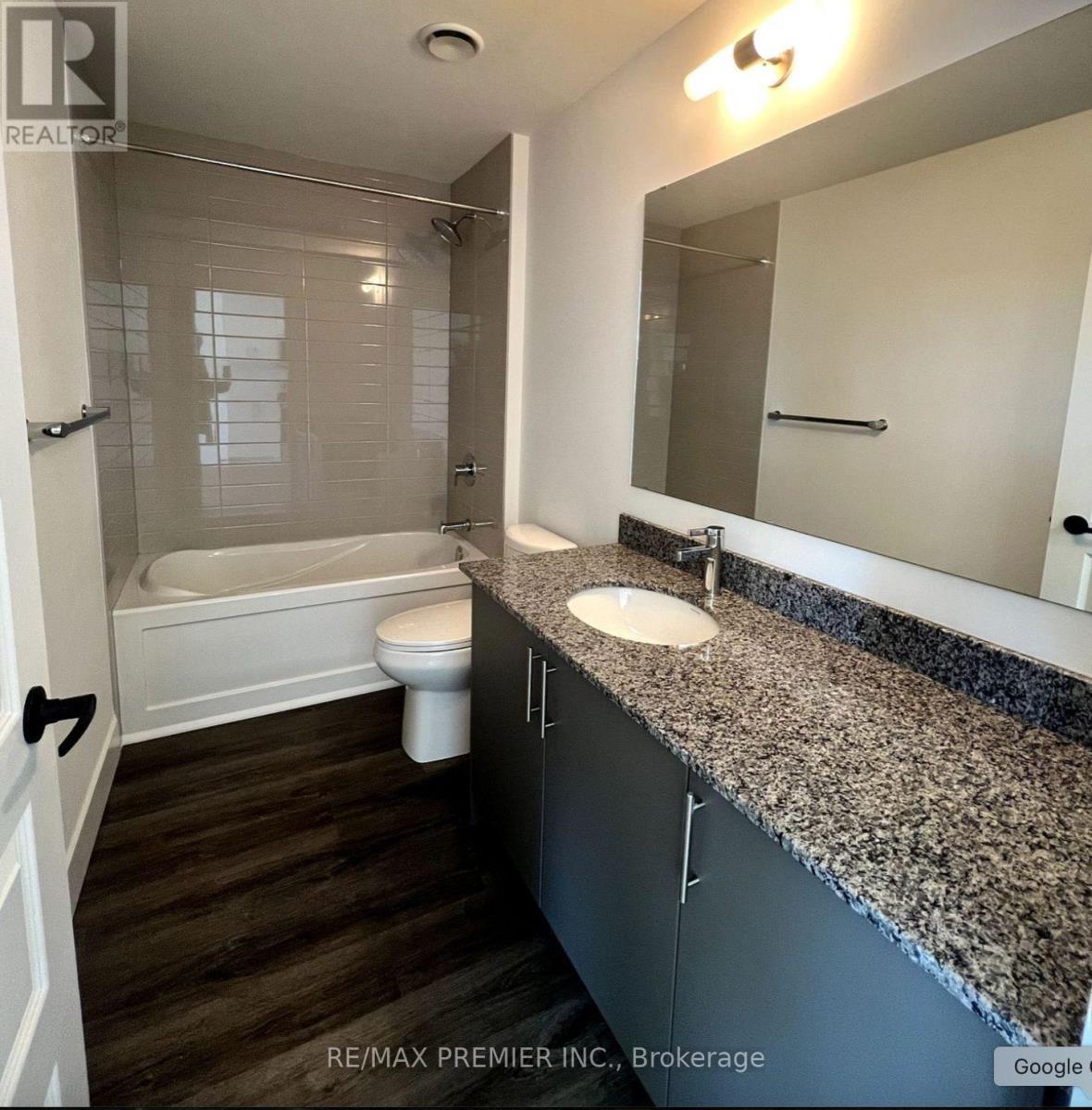 606 - 107 Roger Street, Waterloo, ON - Indoor Photo Showing Bathroom