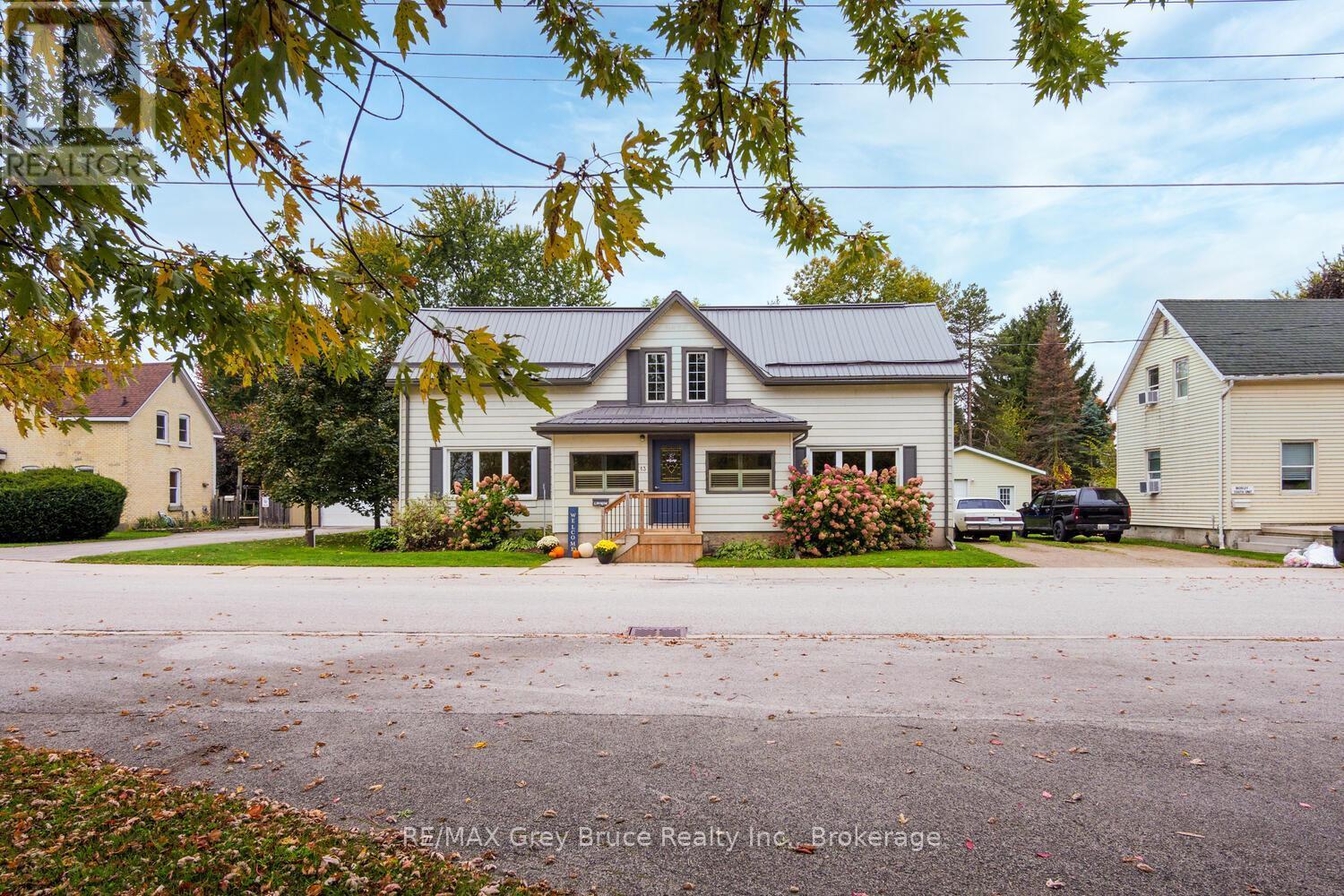 13 King Street, Brockton, ON - Outdoor With Facade