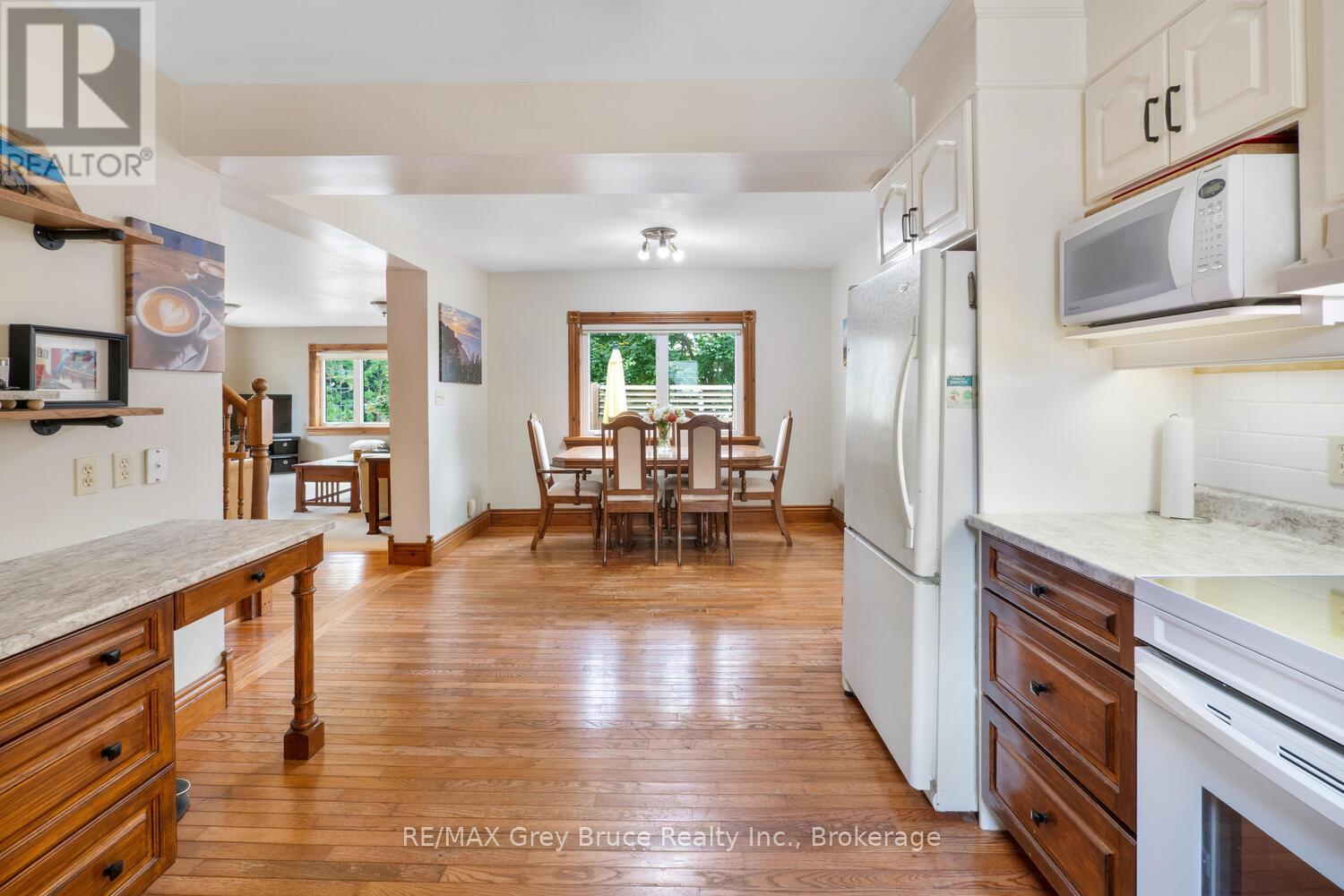 13 King Street, Brockton, ON - Indoor Photo Showing Kitchen