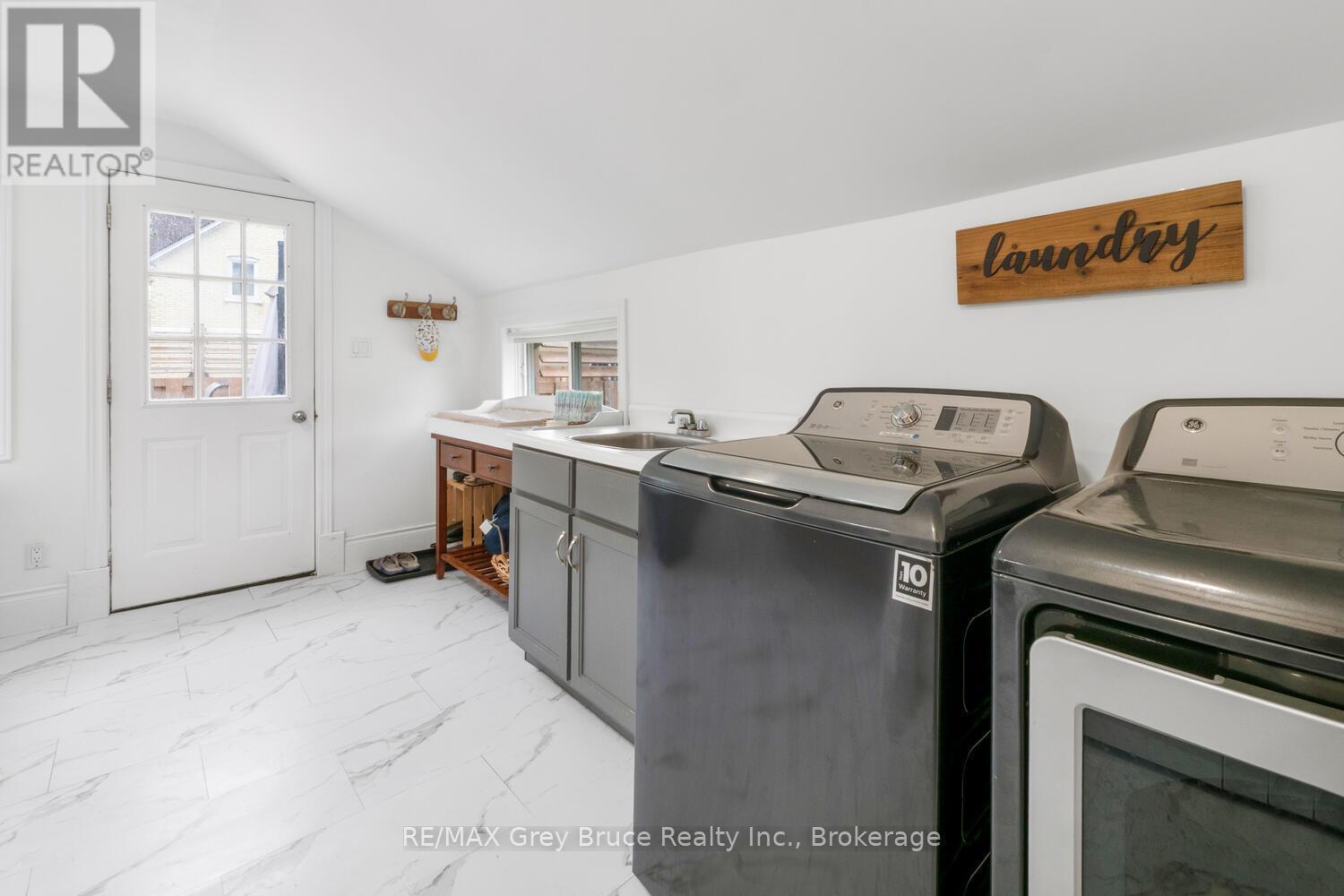 13 King Street, Brockton, ON - Indoor Photo Showing Laundry Room