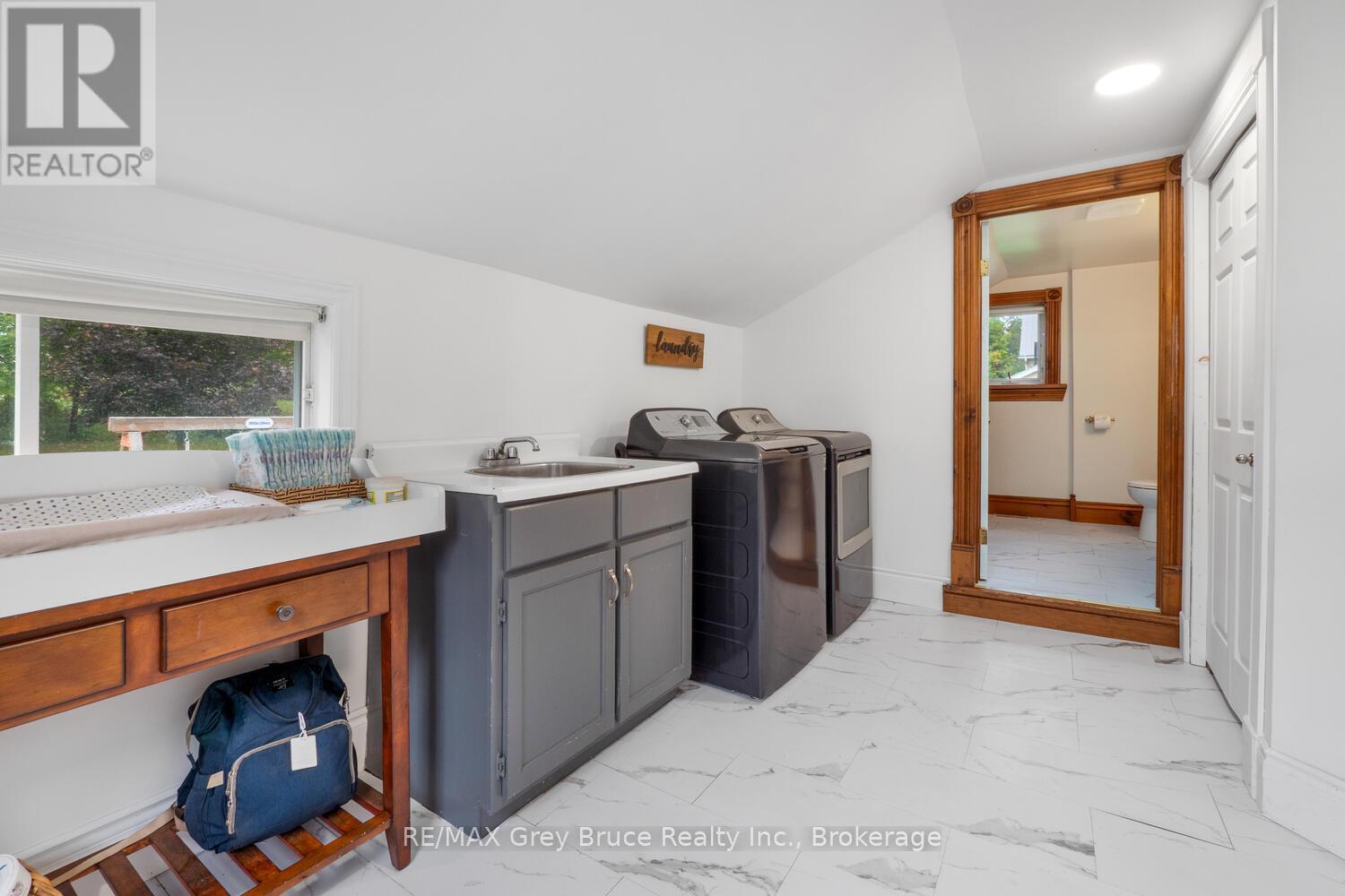 13 King Street, Brockton, ON - Indoor