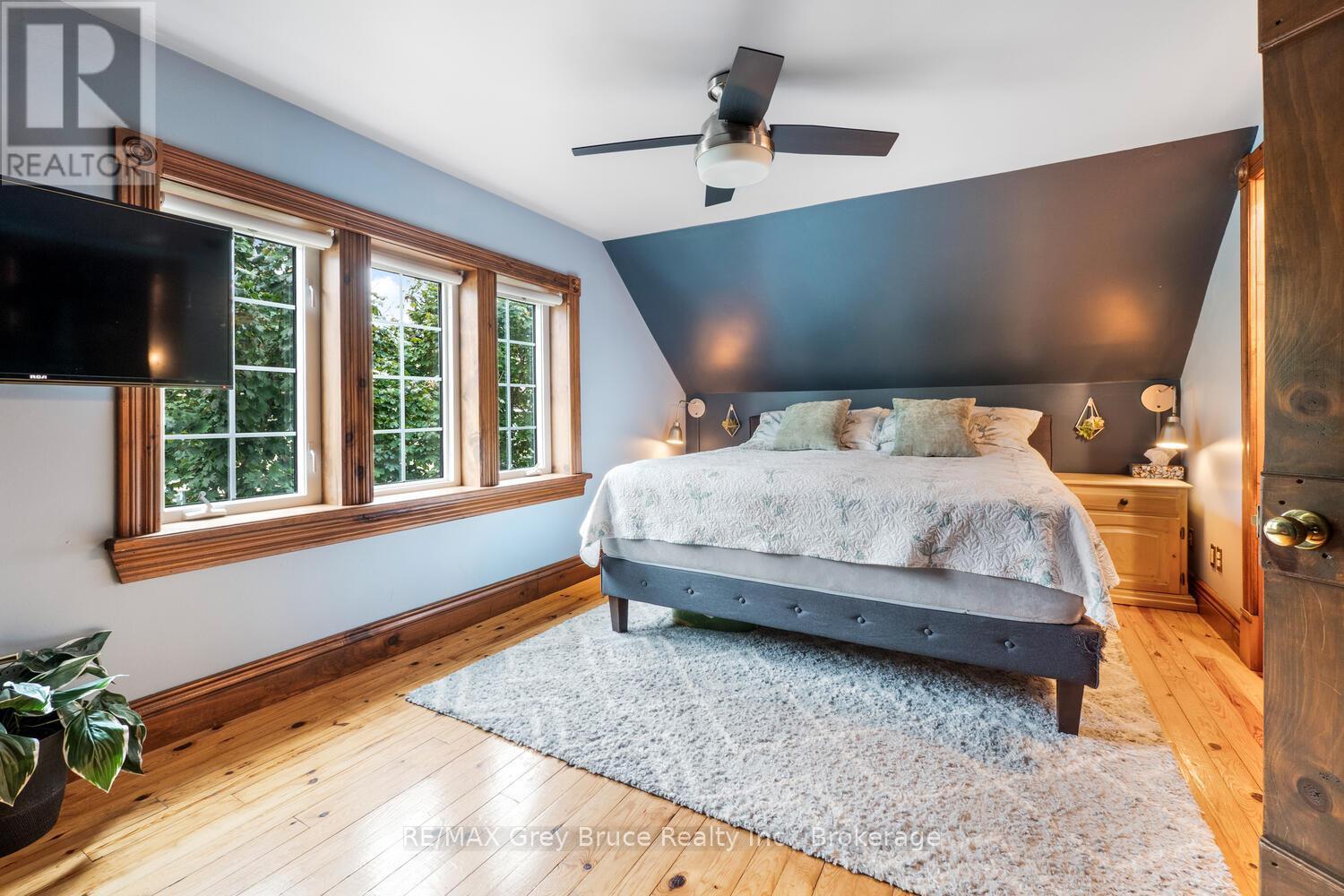 13 King Street, Brockton, ON - Indoor Photo Showing Bedroom
