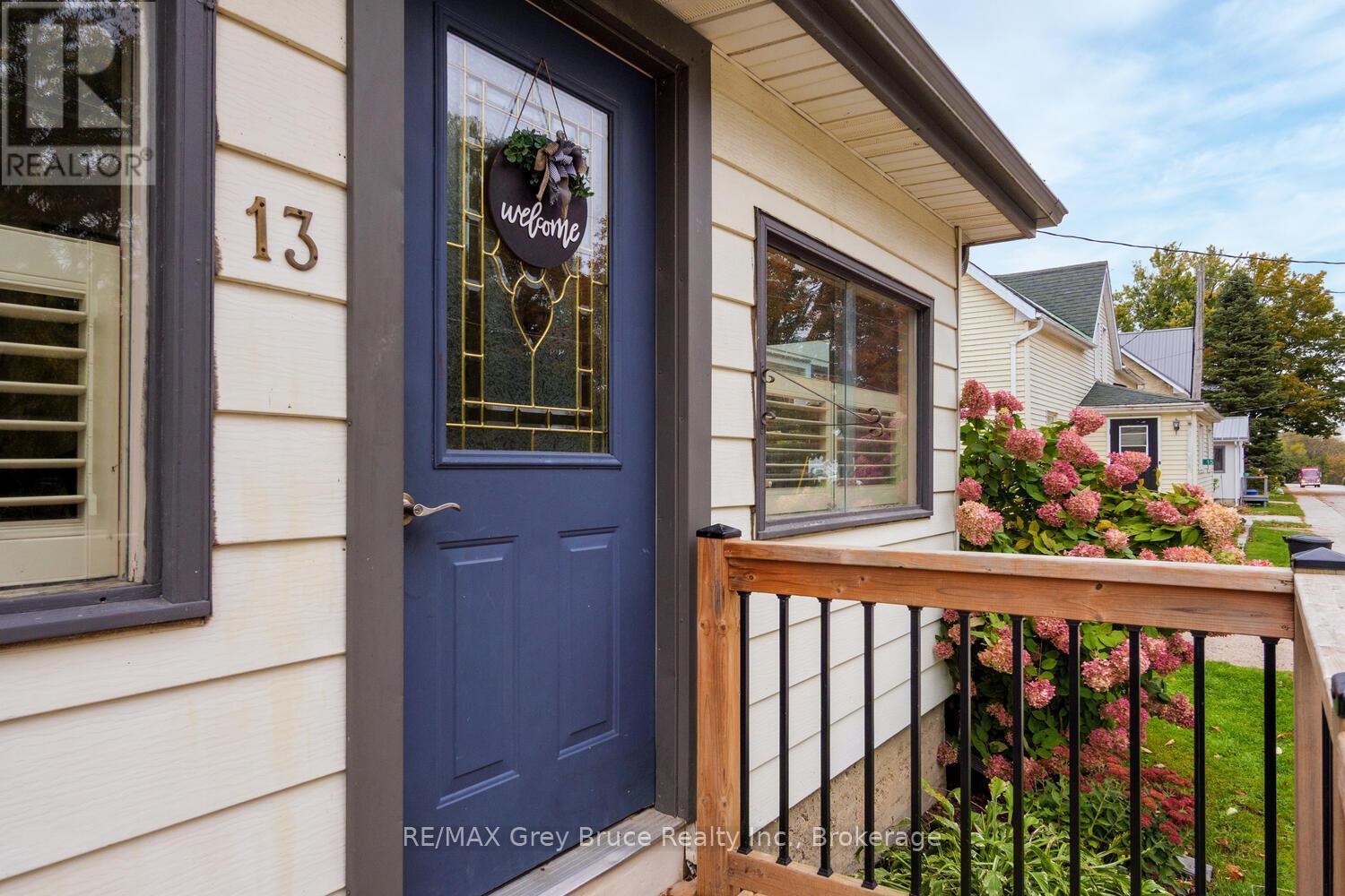 13 King Street, Brockton, ON - Outdoor With Exterior