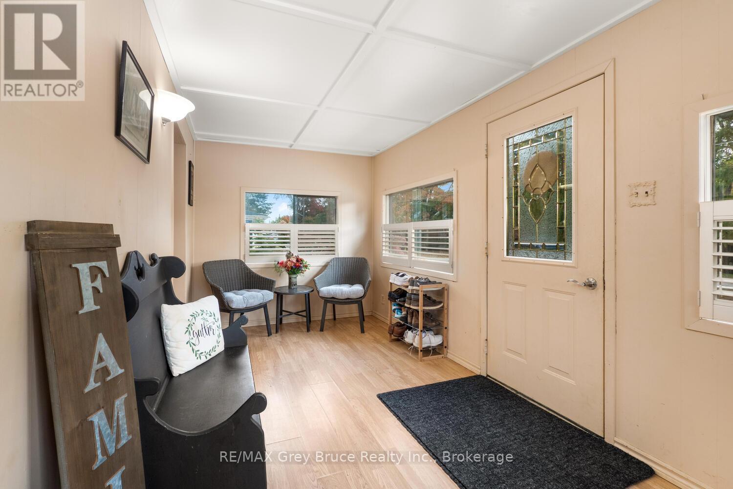 13 King Street, Brockton, ON - Indoor