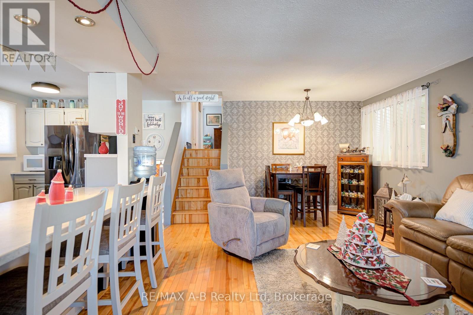 231 Whitelock Street, Stratford, ON - Indoor