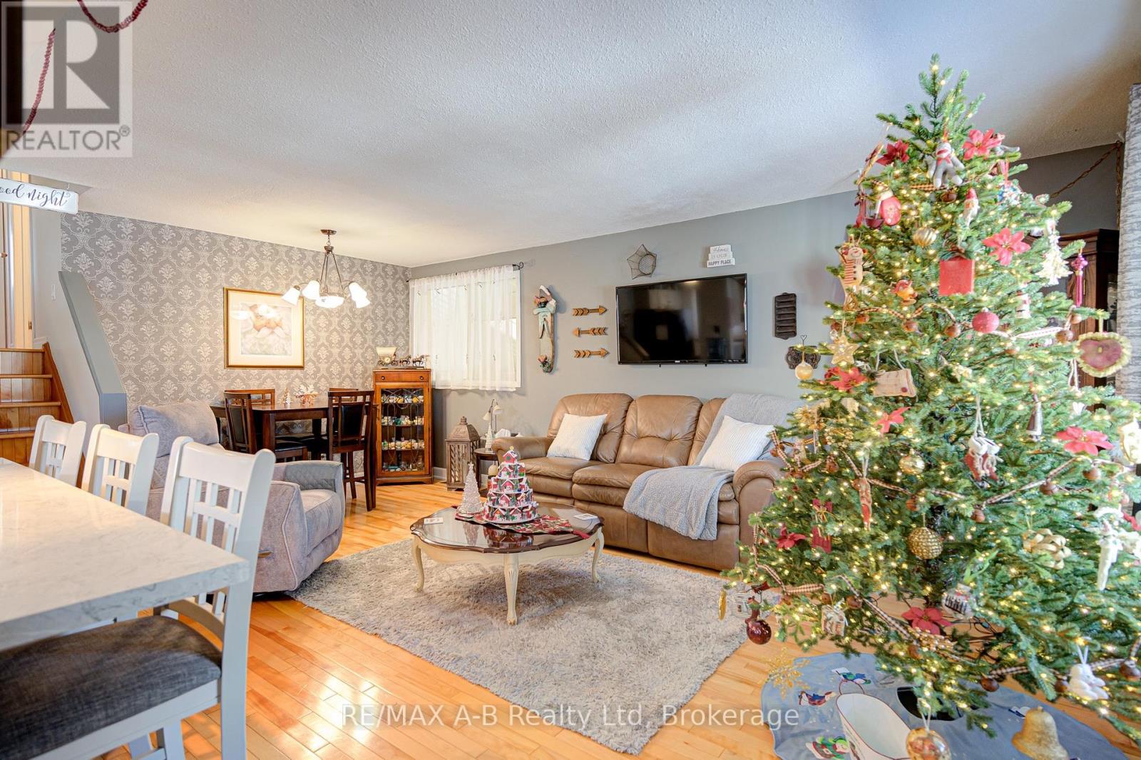 231 Whitelock Street, Stratford, ON - Indoor Photo Showing Living Room