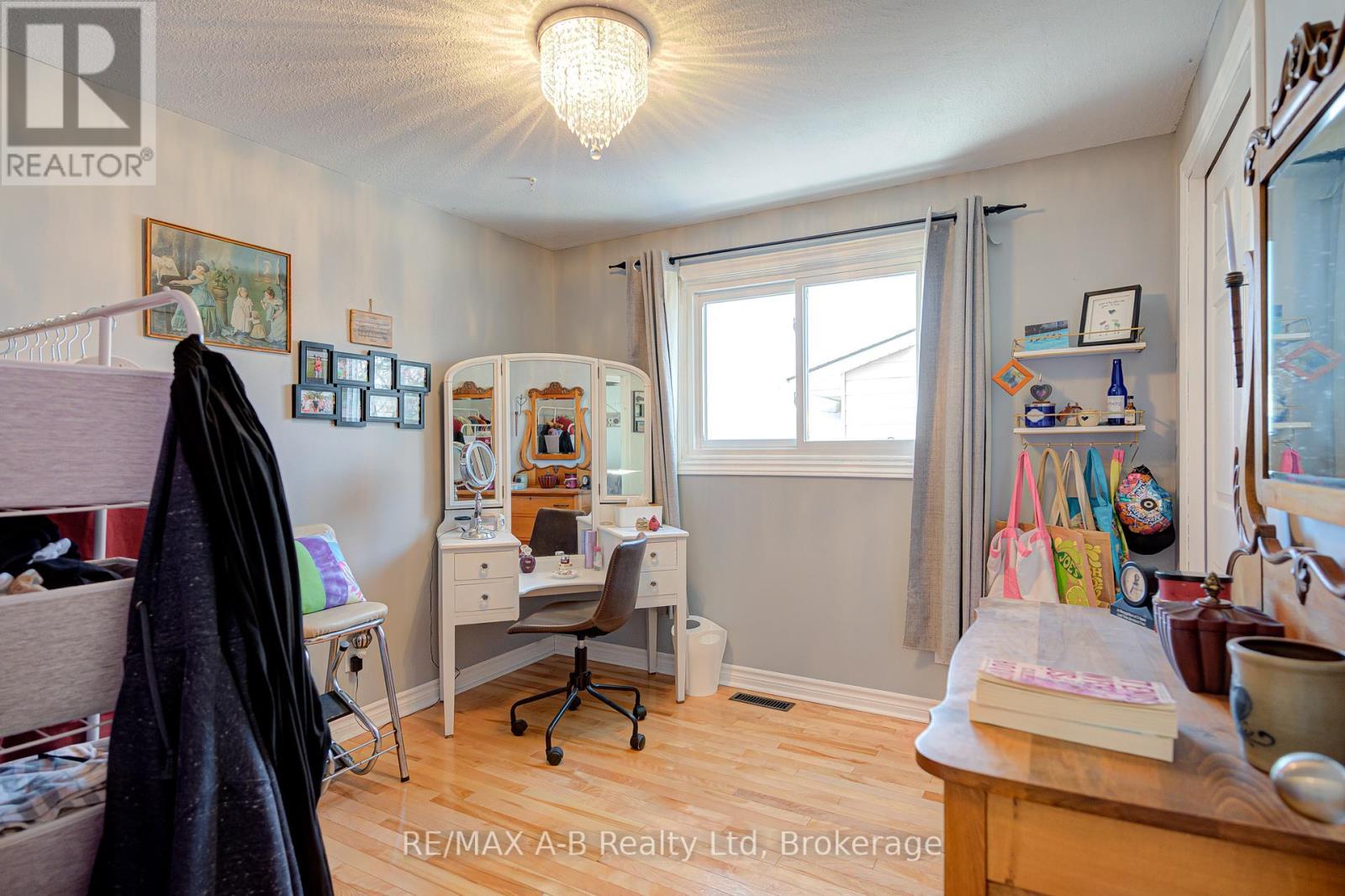 231 Whitelock Street, Stratford, ON - Indoor