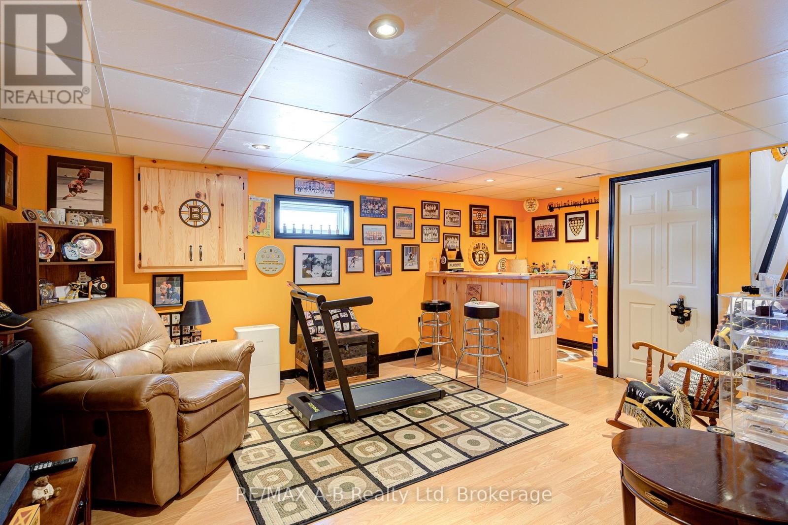 231 Whitelock Street, Stratford, ON - Indoor