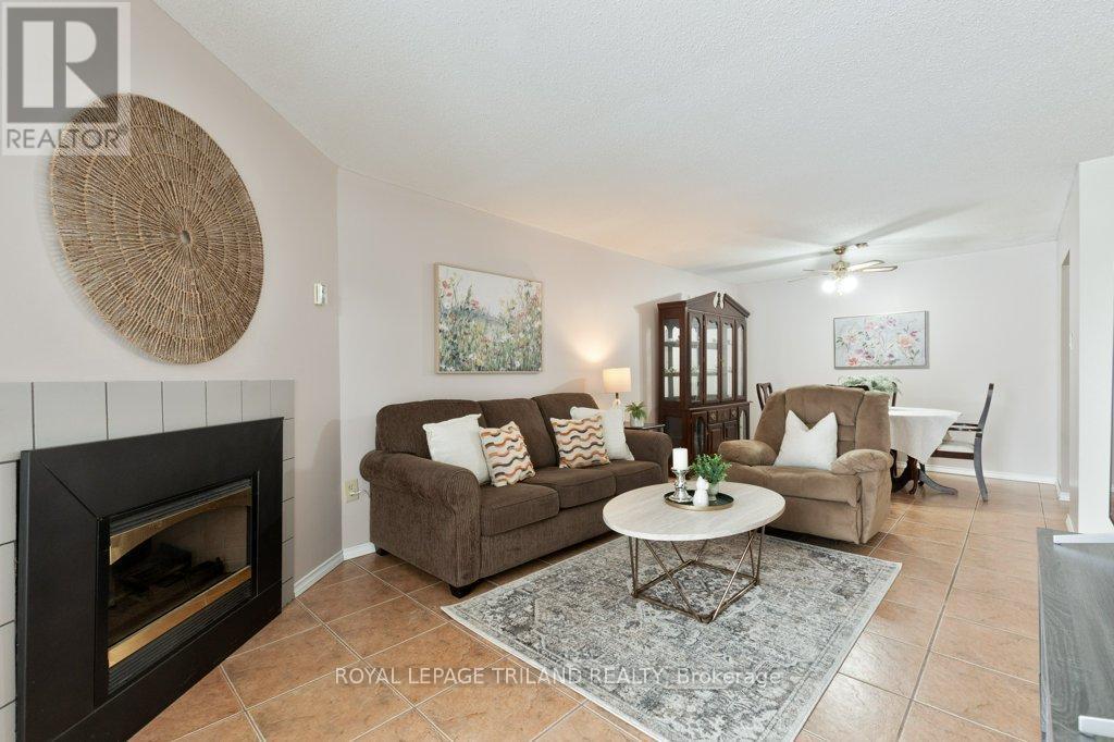 104 - 729 Deveron Crescent, London South (South T), ON - Indoor Photo Showing Living Room With Fireplace