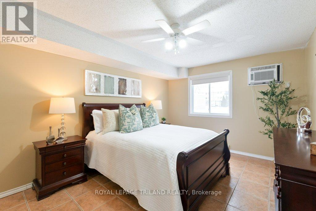 104 - 729 Deveron Crescent, London South (South T), ON - Indoor Photo Showing Bedroom