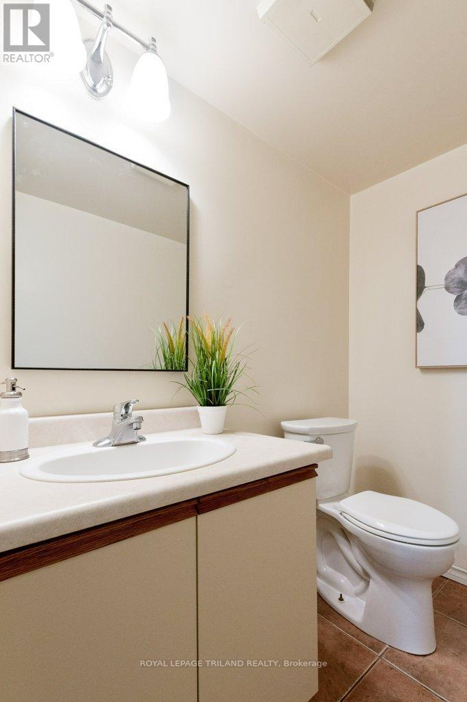 104 - 729 Deveron Crescent, London South (South T), ON - Indoor Photo Showing Bathroom