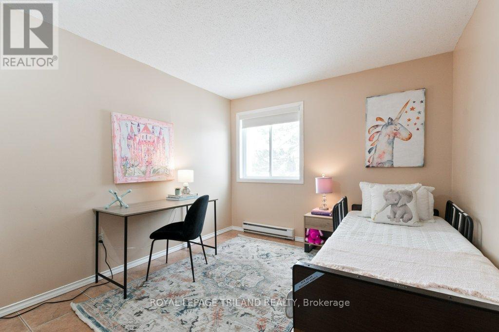 104 - 729 Deveron Crescent, London South (South T), ON - Indoor Photo Showing Bedroom