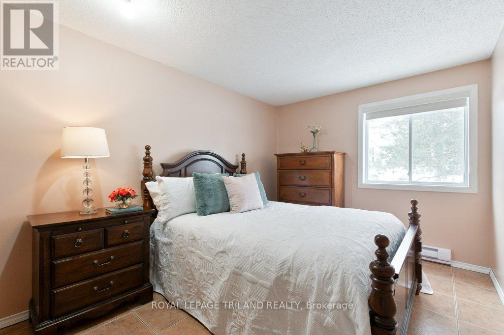 104 - 729 Deveron Crescent, London South (South T), ON - Indoor Photo Showing Bedroom