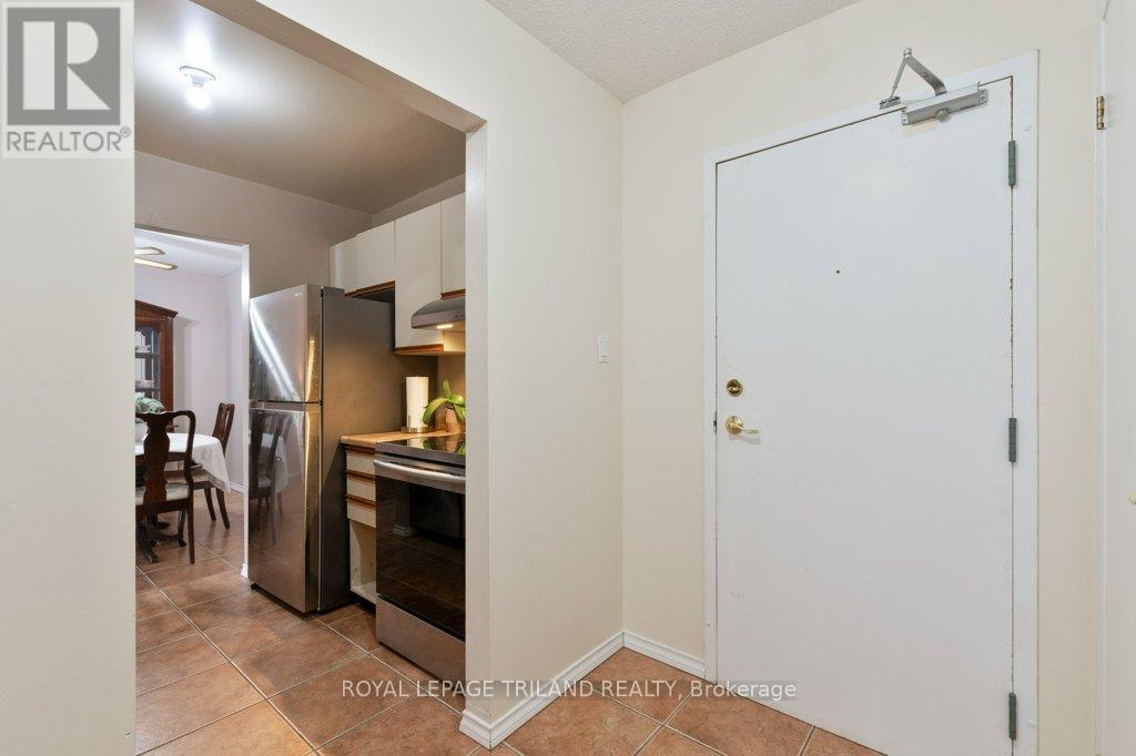 104 - 729 Deveron Crescent, London South (South T), ON - Indoor