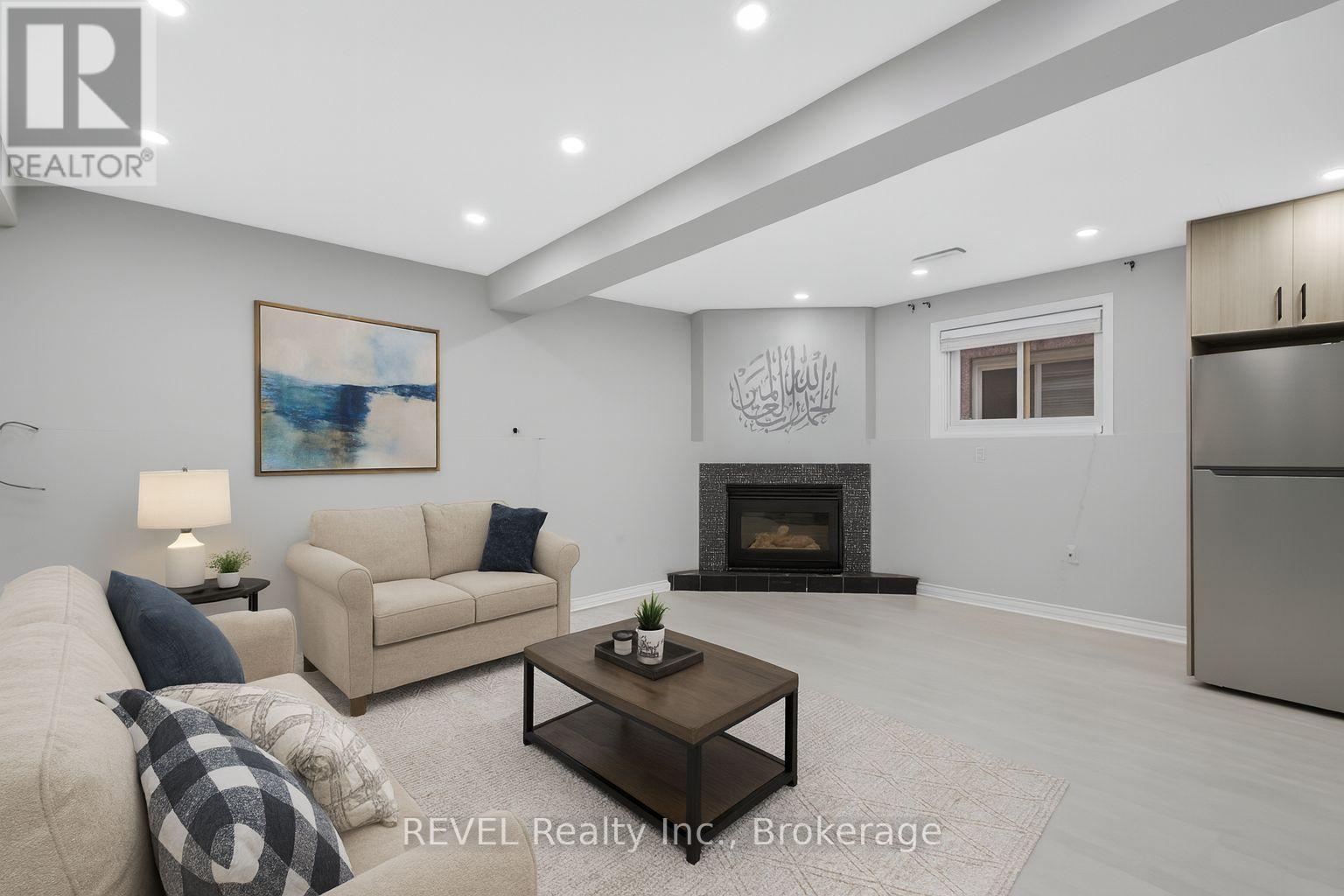 8172 Harvest Crescent, Niagara Falls (Ascot), ON - Indoor Photo Showing Living Room With Fireplace