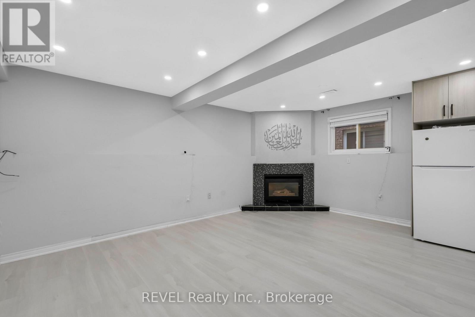 8172 Harvest Crescent, Niagara Falls (Ascot), ON - Indoor With Fireplace