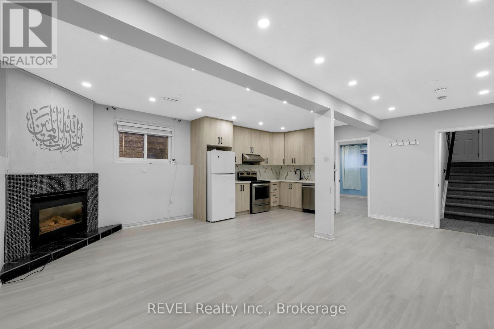 8172 Harvest Crescent, Niagara Falls (Ascot), ON - Indoor With Fireplace