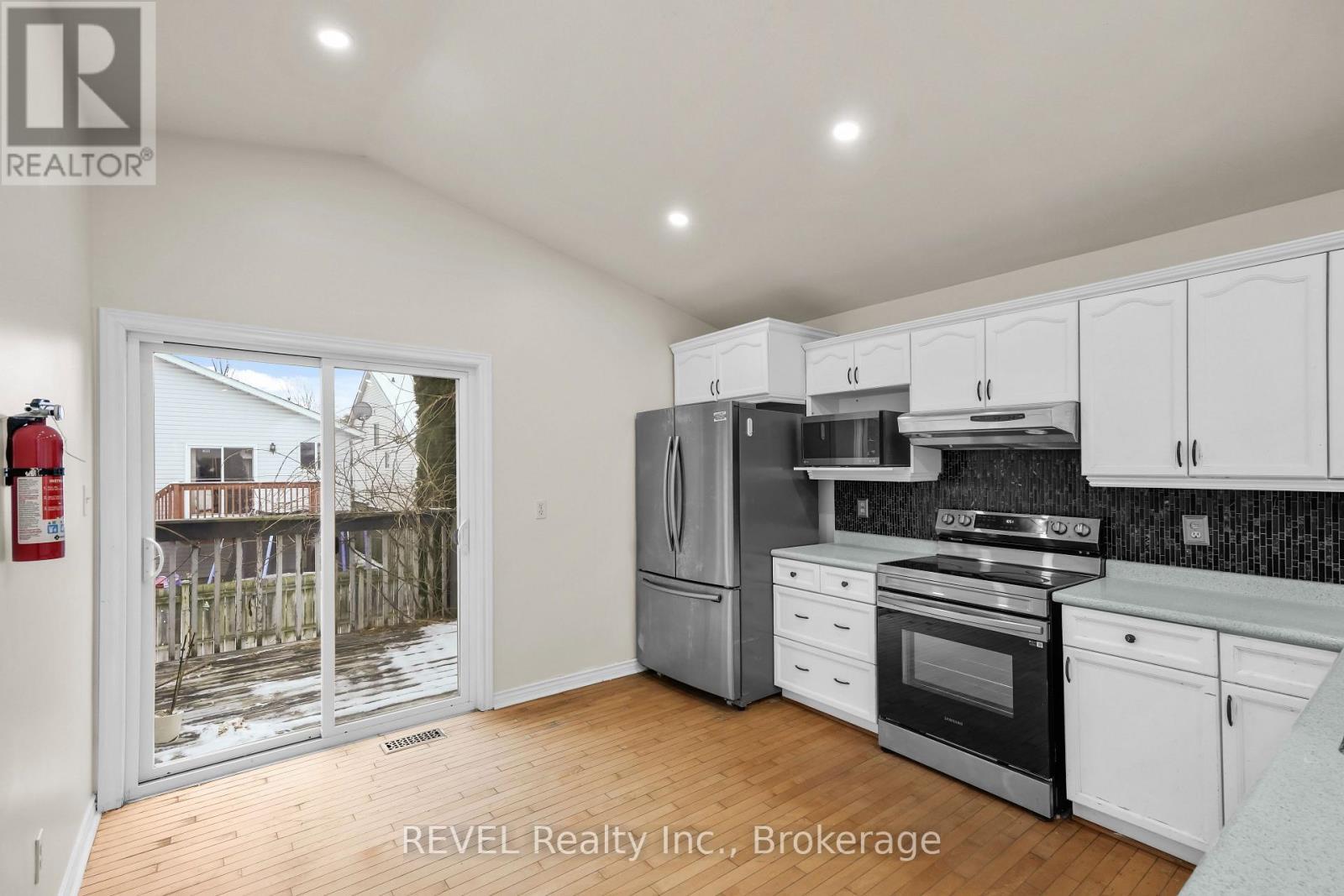 8172 Harvest Crescent, Niagara Falls (Ascot), ON - Indoor Photo Showing Kitchen