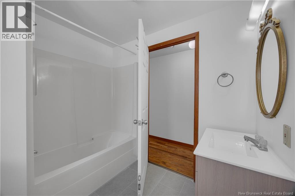 1015 Loch Lomond Rd, Saint John, NB - Indoor Photo Showing Bathroom