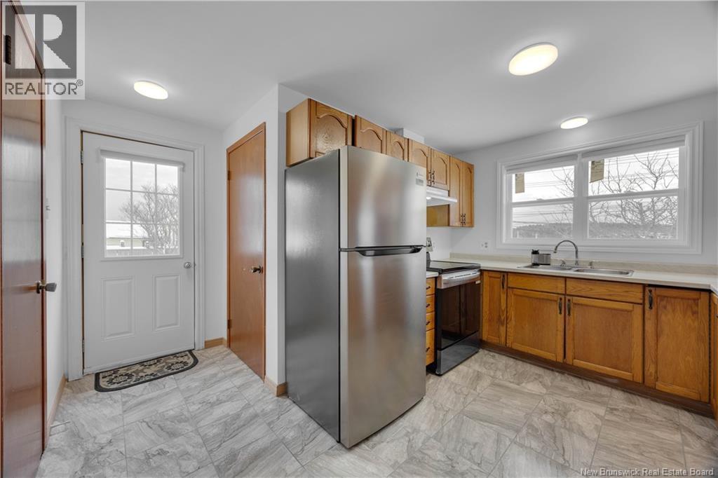 1015 Loch Lomond Rd, Saint John, NB - Indoor Photo Showing Kitchen With Double Sink