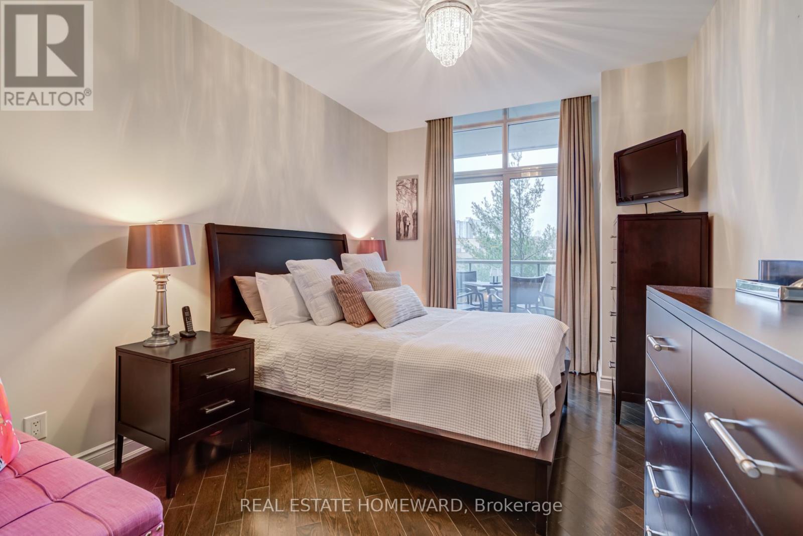 Fits a King or Queen bed and with other furniture. - 206 - 10 Bloorview Place, Toronto, ON - Indoor Photo Showing Bedroom