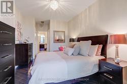 Ensuite bath & walk-in closet -