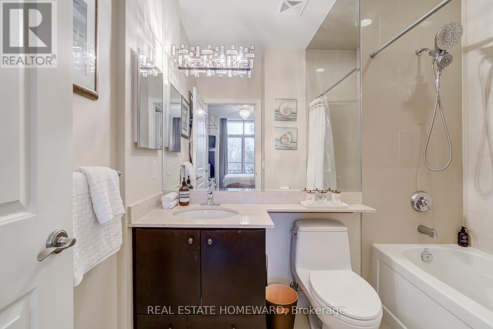 Stylish tile work and finishes - 206 - 10 Bloorview Place, Toronto, ON - Indoor Photo Showing Bathroom