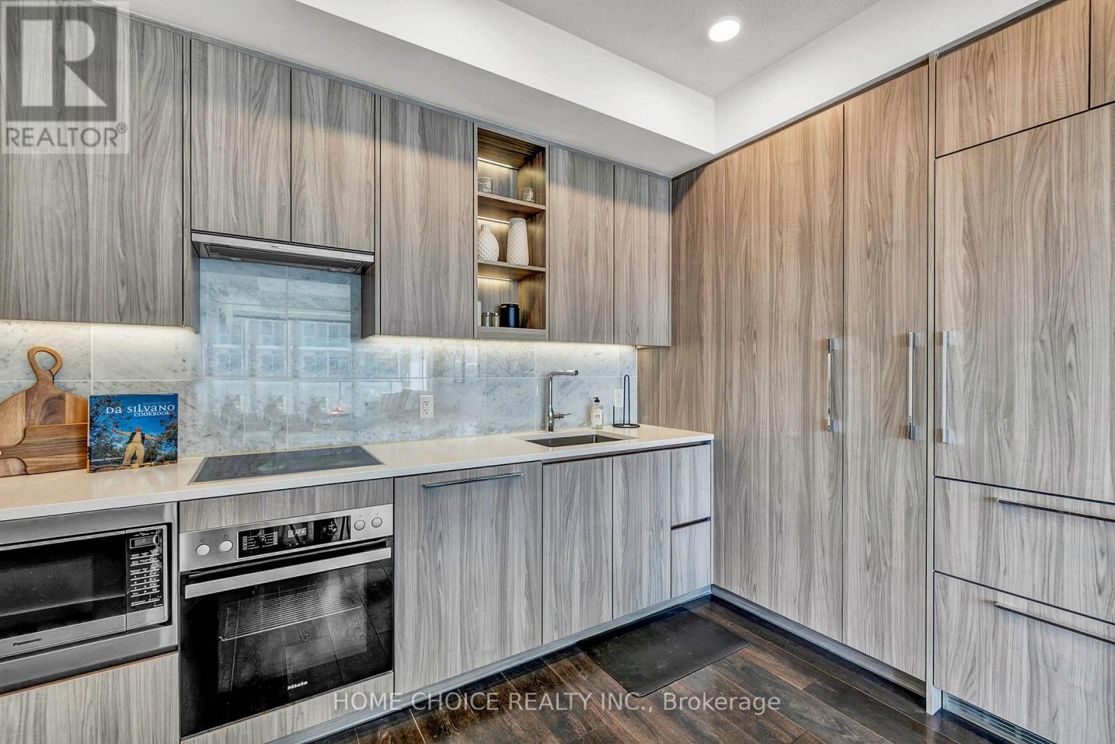 606 - 95 Mcmahon Drive, Toronto, ON - Indoor Photo Showing Kitchen