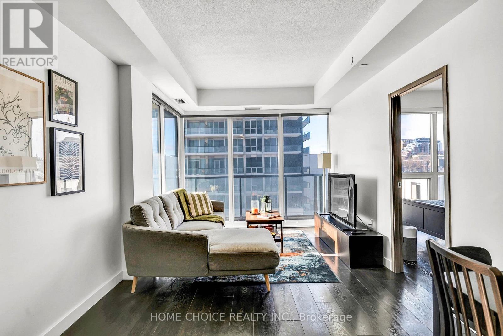 606 - 95 Mcmahon Drive, Toronto, ON - Indoor