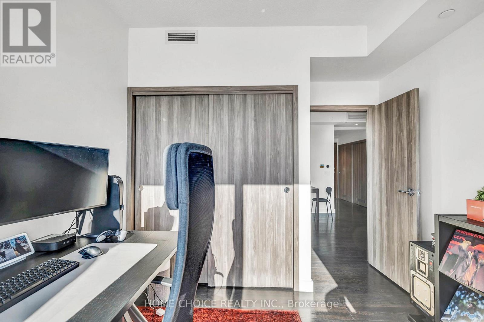 606 - 95 Mcmahon Drive, Toronto, ON - Indoor