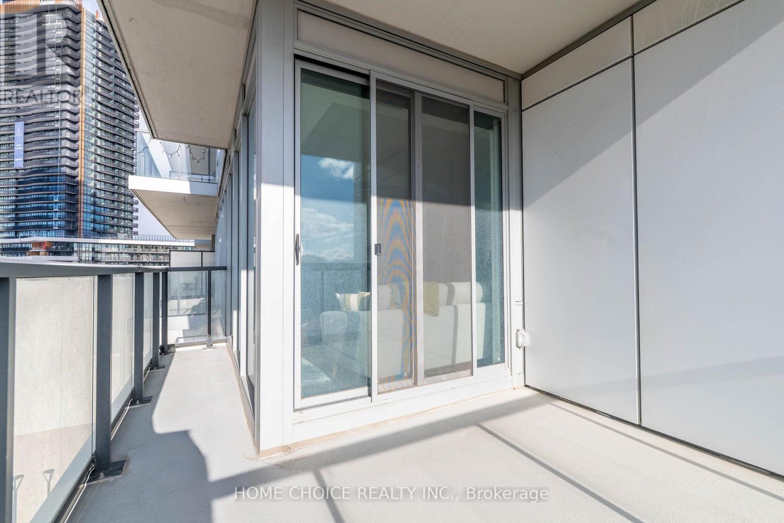 606 - 95 Mcmahon Drive, Toronto, ON - Outdoor With Exterior