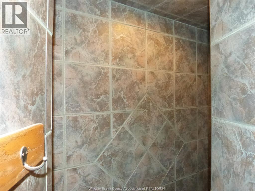 2410 Fox Run, Leamington, ON - Indoor Photo Showing Bathroom
