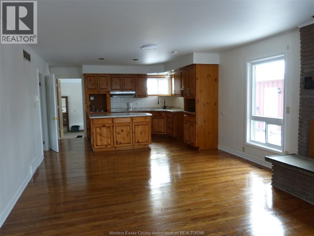 2410 Fox Run, Leamington, ON - Indoor Photo Showing Kitchen