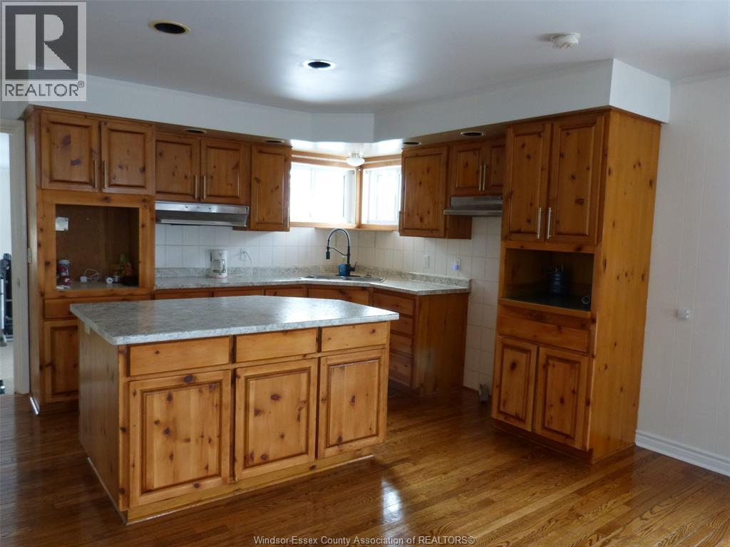 2410 Fox Run, Leamington, ON - Indoor Photo Showing Kitchen