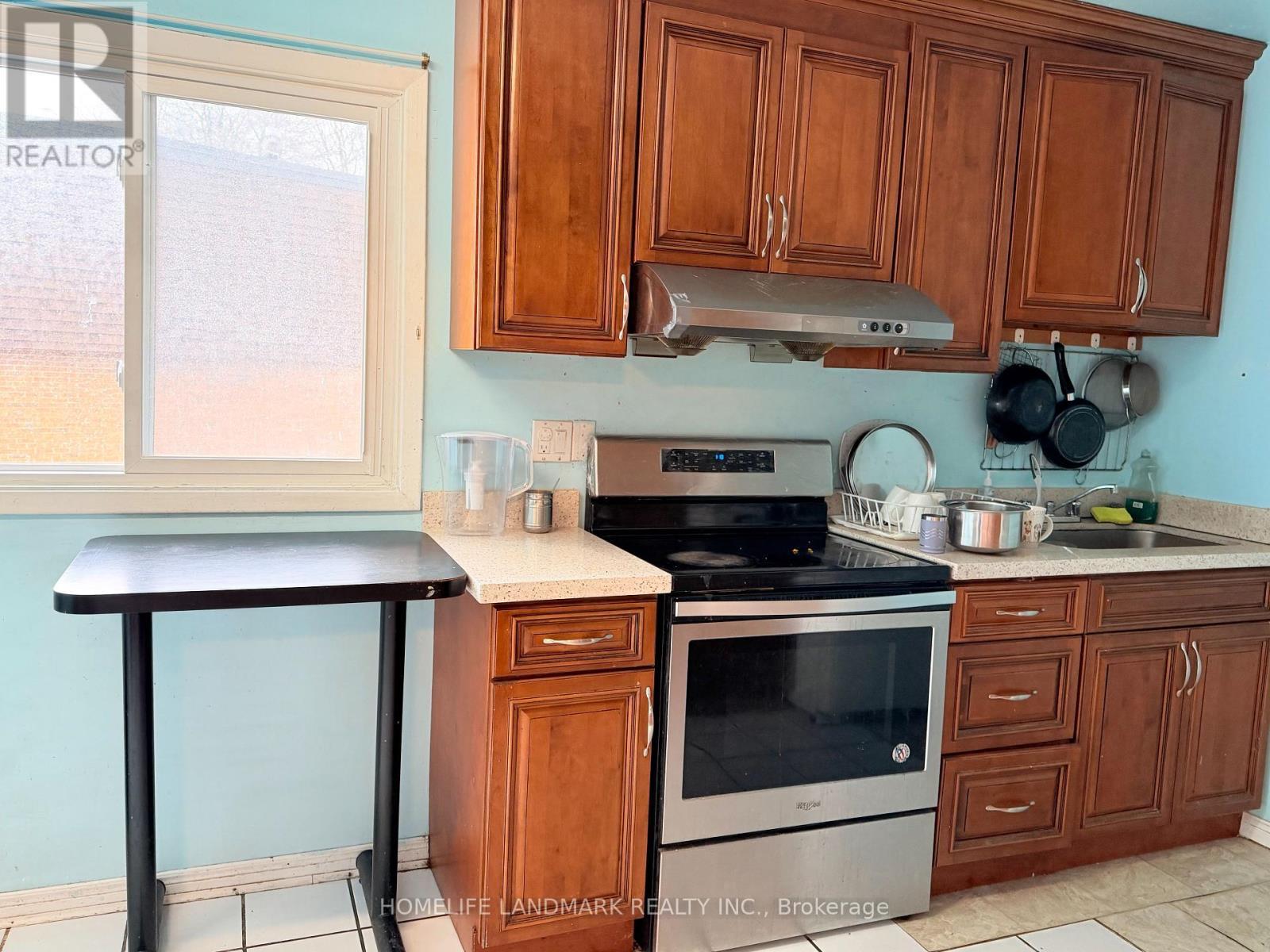 258 Sprucewood Court, Toronto, ON - Indoor Photo Showing Kitchen