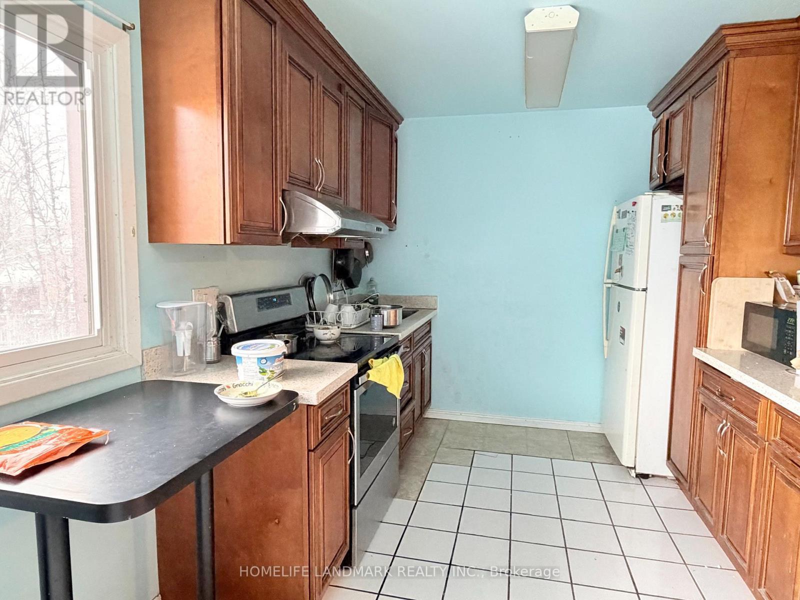 258 Sprucewood Court, Toronto, ON - Indoor Photo Showing Kitchen