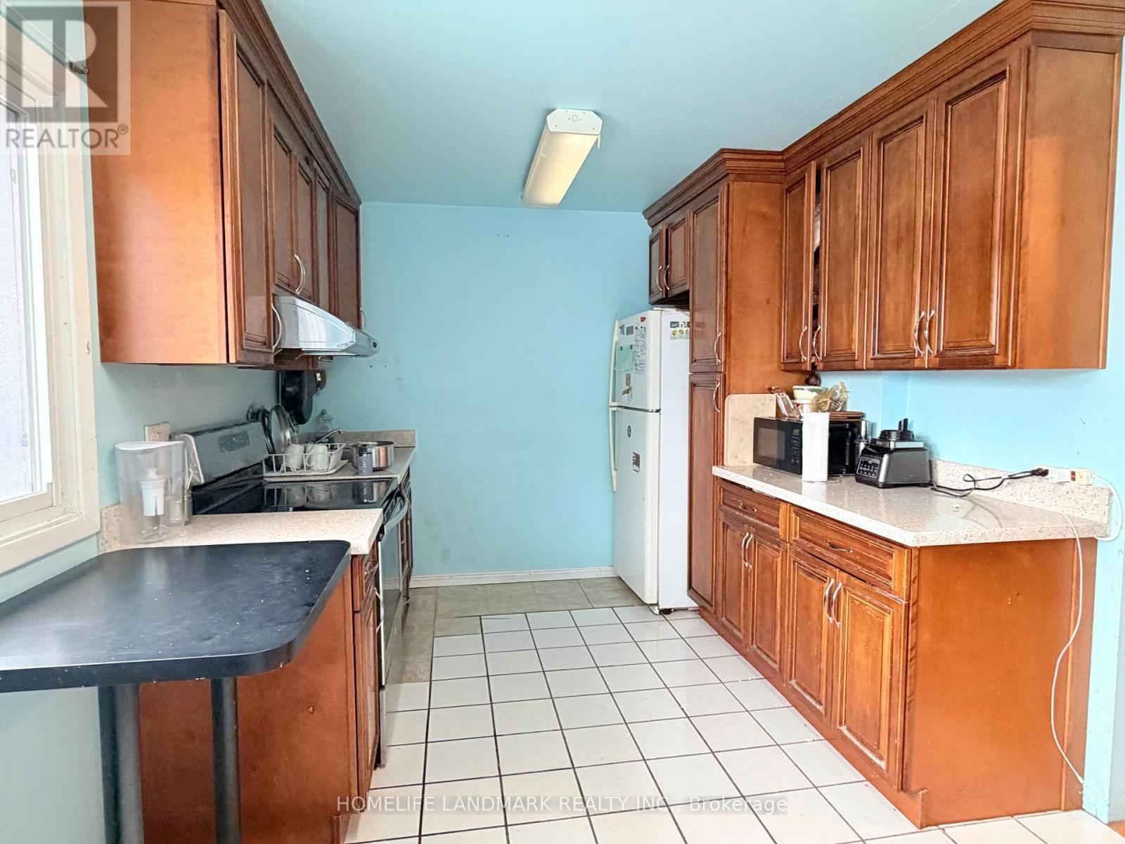 258 Sprucewood Court, Toronto, ON - Indoor Photo Showing Kitchen