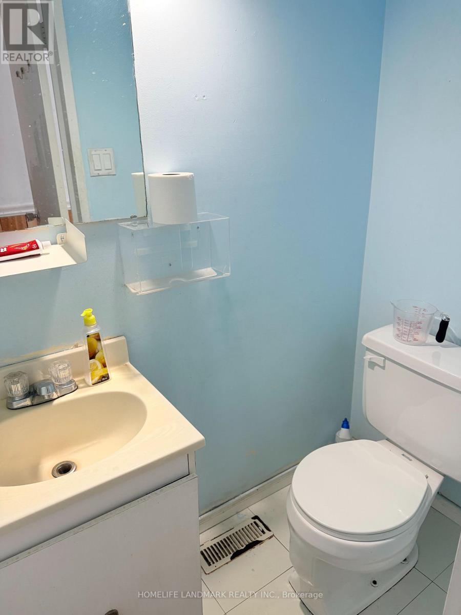 258 Sprucewood Court, Toronto, ON - Indoor Photo Showing Bathroom