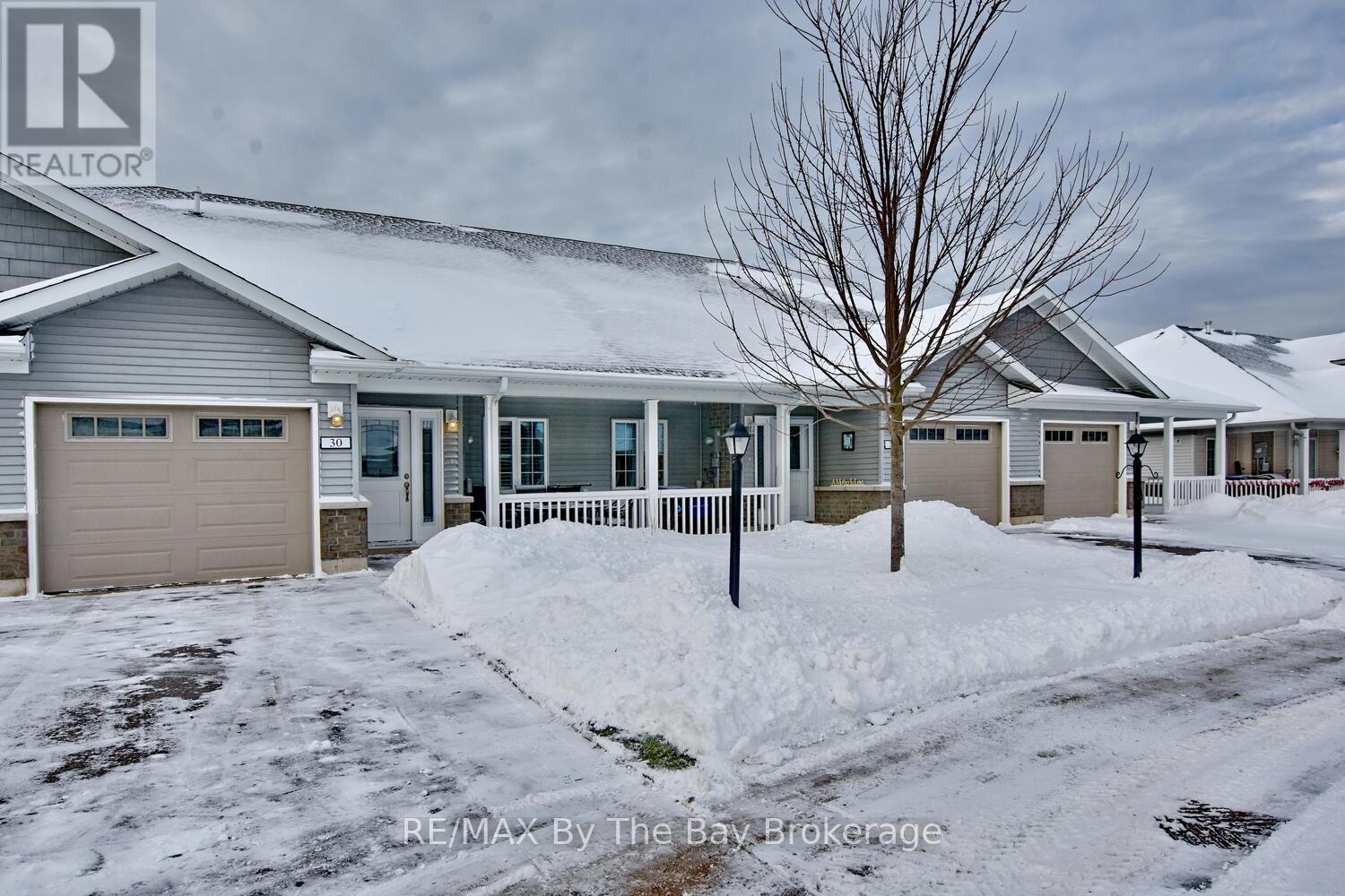 Welcome to 30 Ivy Cres. - 30 Ivy Crescent, Wasaga Beach, ON - Outdoor With Facade