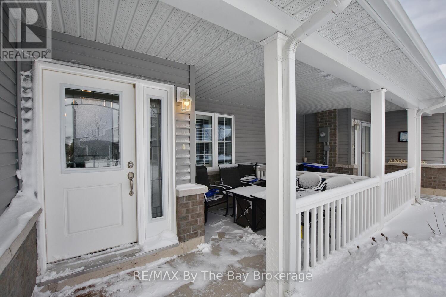 Covered Front Porch - 30 Ivy Crescent, Wasaga Beach, ON - Outdoor