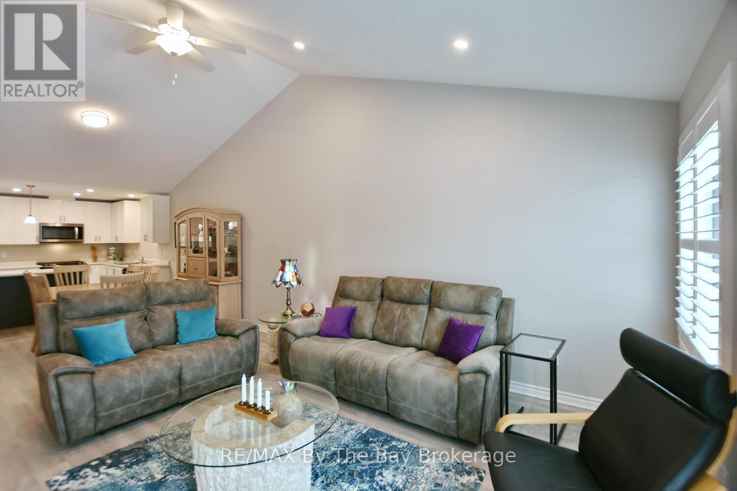Living Area - 30 Ivy Crescent, Wasaga Beach, ON - Indoor Photo Showing Living Room