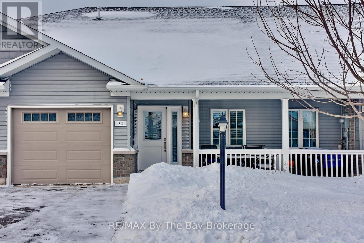 30 Ivy Cres - 30 Ivy Crescent, Wasaga Beach, ON - Outdoor With Facade