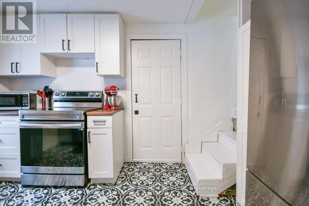 9920 County 10 Road, Clearview, ON - Indoor Photo Showing Kitchen