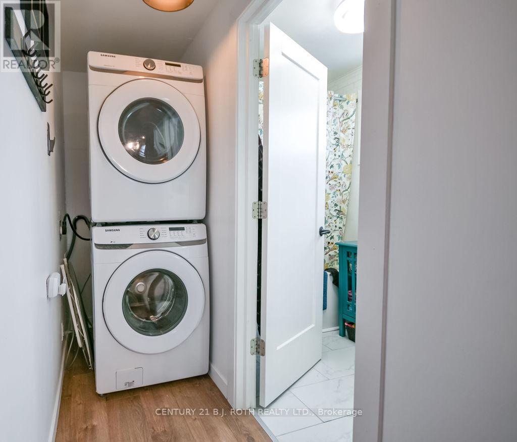 9920 County 10 Road, Clearview, ON - Indoor Photo Showing Laundry Room