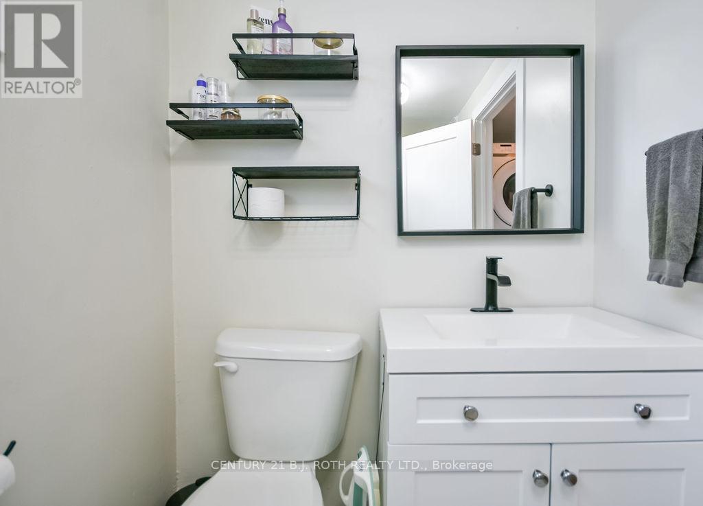9920 County 10 Road, Clearview, ON - Indoor Photo Showing Bathroom