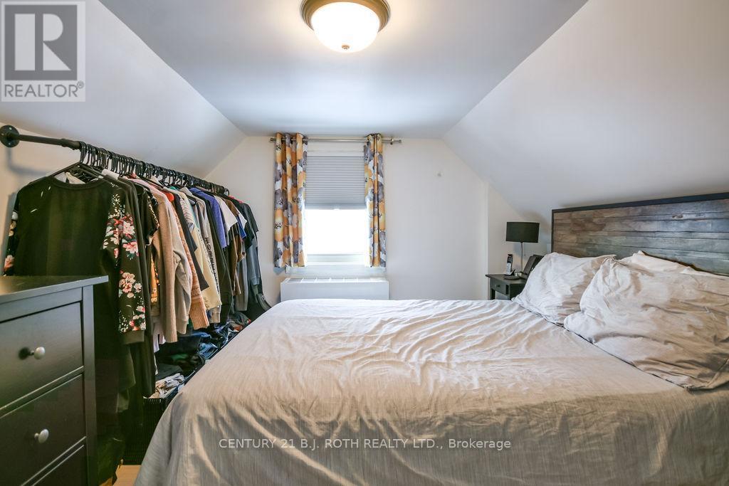 9920 County 10 Road, Clearview, ON - Indoor Photo Showing Bedroom