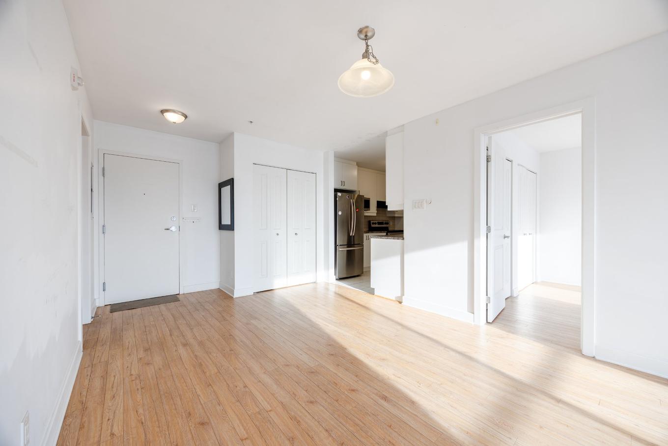 Salon - 305-7020 Rue Allard, Montréal (Lasalle), QC - Indoor Photo Showing Other Room